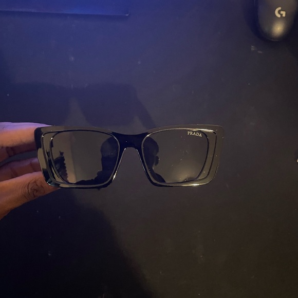 Prada sunglasses,designer brand authentic shades perfect for the summer - Picture 4 of 6